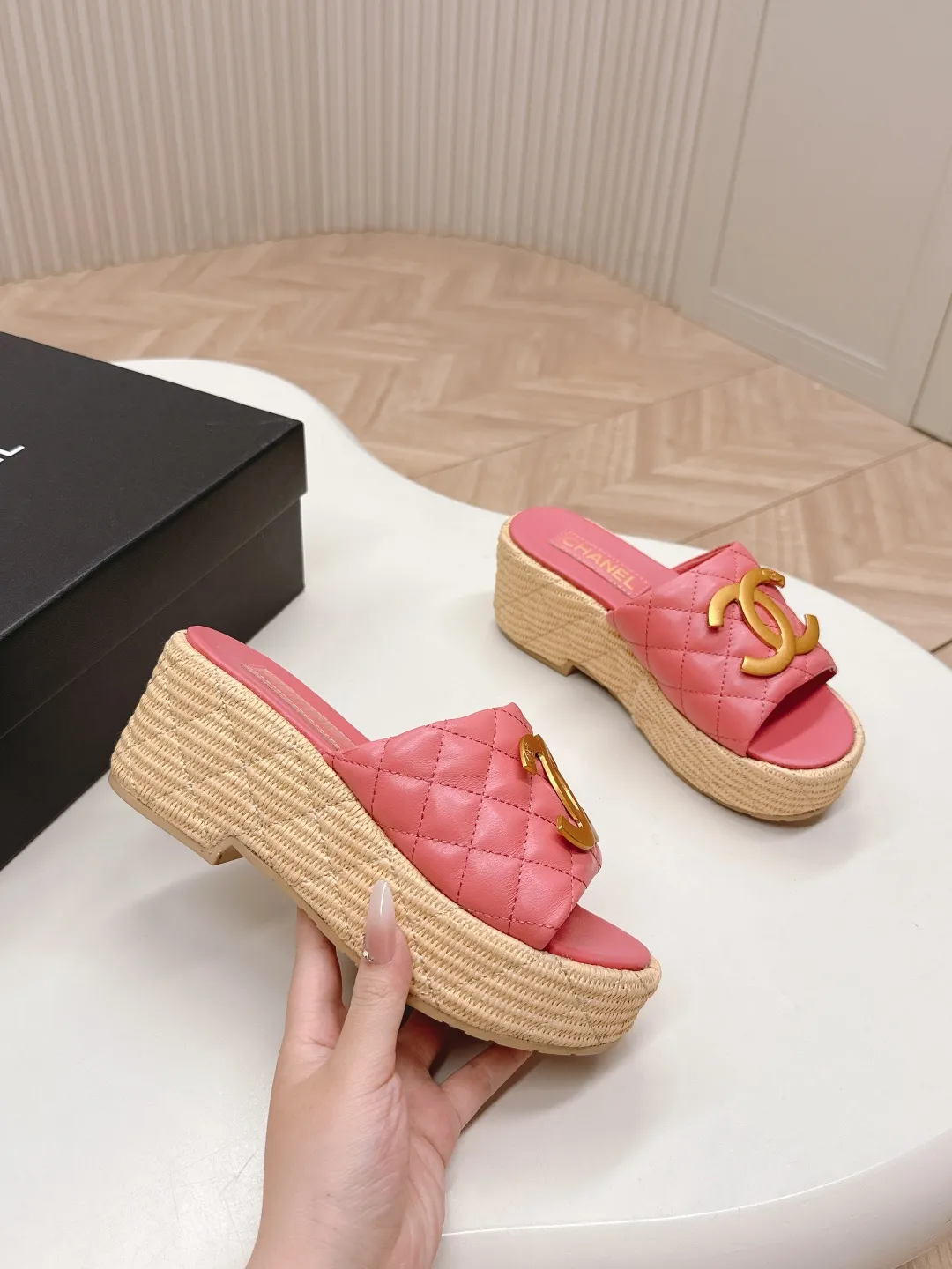 👟👟Ex-factory price 560👟👟 CHANEL Chanel 2025 new sandals and slippers series classic series every style is great rhombus platform sandals and slippers elegant and noble comfortable and versatile upper: sheepskin foot pad: sheepskin sole: rubber outsole size: 35-40